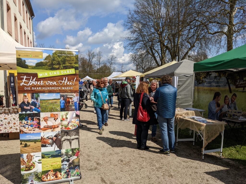 Impressionen vom ersten Ebbes von Hei! Genussmarkt im April in der Gemeinde Wadgassen - © © Landkreis Saarlouis/Jeanette Dillinger